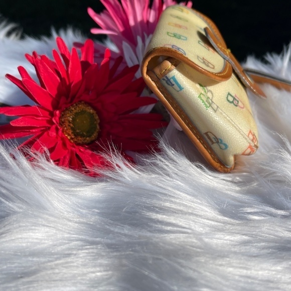 Vintage Dooney & Bourke Coated Canvas/Leather Logo Wristlet - Picture 4 of 7